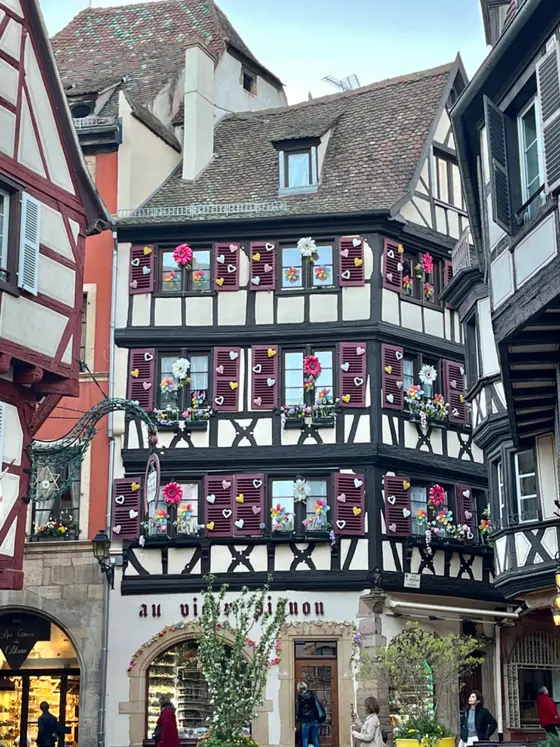 Fachwerkhaus in einer elsässischen Altstadt